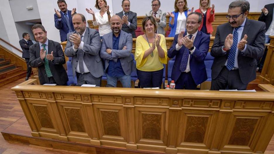 En el día después de esta foto, los grupos parlamentarios de las Cortes Regionale,s sindicatos y miembros de la FEMP  regional valoran los presupuestos