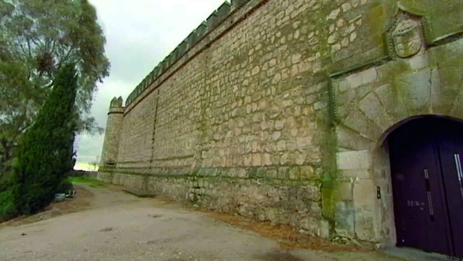 
La monumentalidad y la originalidad de sus almenas son el emblema que distingue de los demás al castillo de Maqueda. En perfecto estado de conservación, es imprescindible su visita para hacerse una idea clara de la organización defensiva de las ciudades en el período medieval.