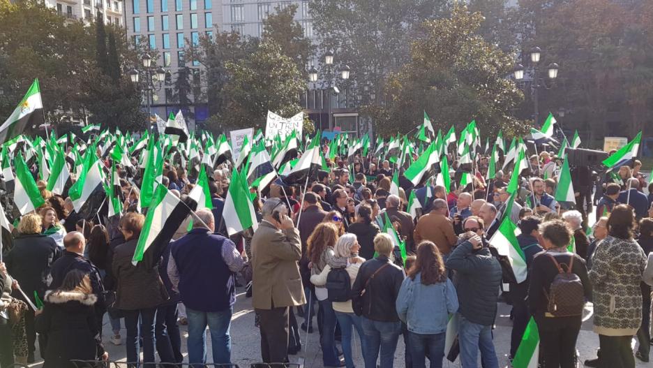 Más de 300 talaveranos asisten a la manifestación por un tren digno, organizada por el PP de Extremadura.