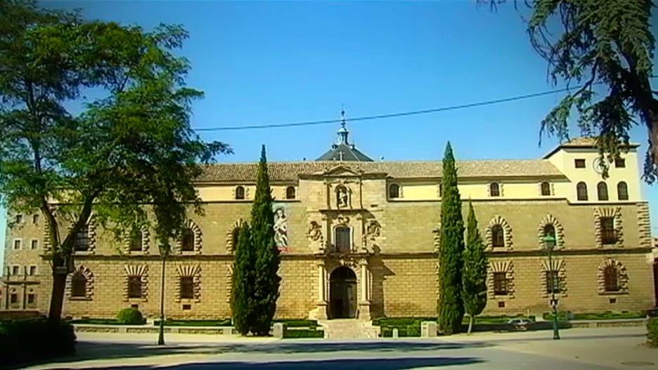 El Hospital de Tavera de Toledo es uno de los más hermosos y representativos monumentos del Renacimiento español. Además en él encontramos una extraordinaria colección pictórica, escultórica y mobiliaria del Siglo de Oro y la única farmacia hospitalaria de esa época conservada íntegramente.  Nació para “los tocados de diferentes enfermedades” y como panteón de su fundador, el Cardenal Juan Pardo Tavera.