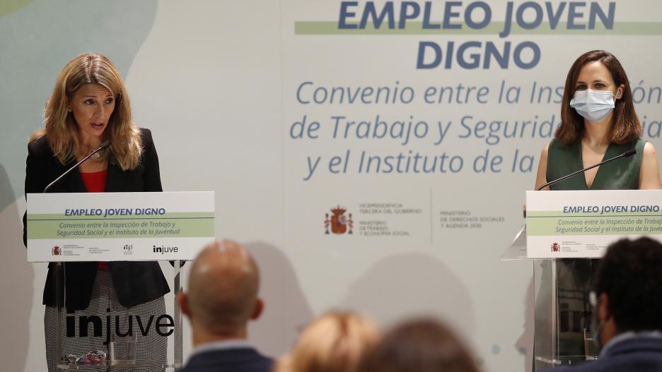 GRAF3946. MADRID, 05/07/2021.- La ministra de Trabajo, Yolanda Díaz (i), y la ministra de Derechos Sociales, Ione Belarra (d), comparecen ante la prensa con motivo de la firma de un convenio que facilitará realizar acciones de colaboración conjunta entre 