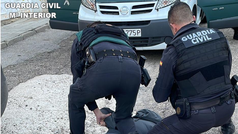 pasos Encommium Menstruación Detenido por intento de atropello de un guardia civil en Las Ventas de  Retamosa (Toledo)