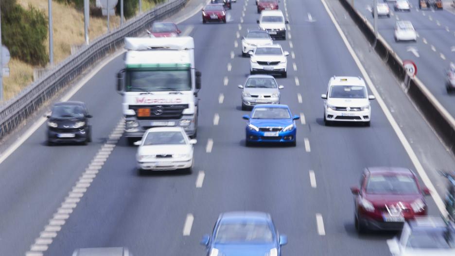 Comienzan las vacaciones para algunos y con ello, la operación salida activada por la DGT muchos coches circulan por las autovías de la red de carreteras buscando la costa o espacios interiores, a 30 de junio de 2022 en Sevilla (Andalucía, España)
Joaquin