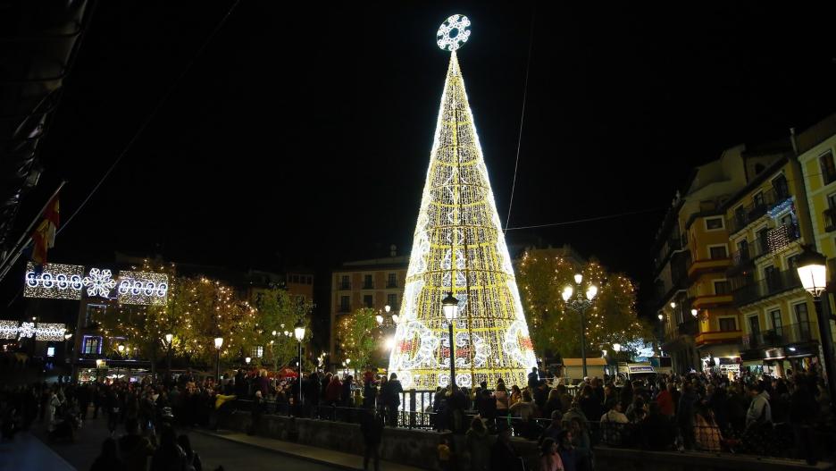 Iluminación navideña en la Plaza de Zocodover de Toledo
EUROPA PRESS
(Foto de ARCHIVO)
18/12/2019