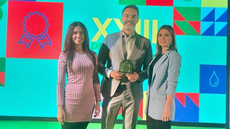Los presentadores de El Tiempo han recogido el premio #Ecólatras de Ecovidrio por su reconocimiento en la divulgación de la ciencia y de los fenómenos del tiempo y los efectos negativos en el cambio climático.