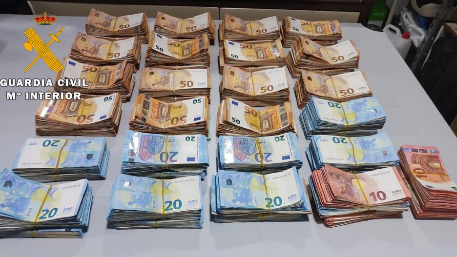 Dinero incautado por la Guardia Civil de Albacete a un hombre de nacionalidad rusa que transportaba en su vehículo 182.000 euros sin declarar