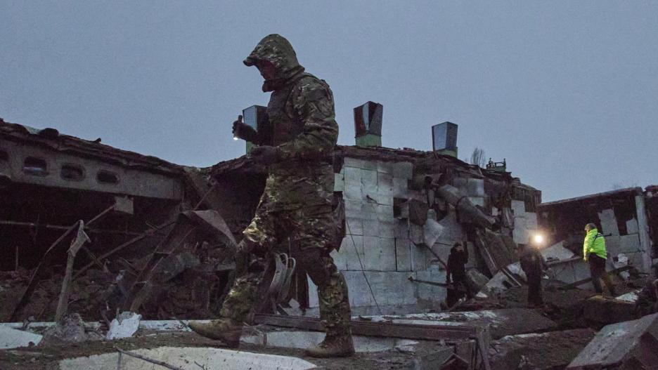 Kharkiv (Ukraine), 15/12/2022.- Ukrainian policemen investigate the place of a Russian S300 rocket hit in Kharkiv, Ukraine, 15 December 2022, amid Russia's military invasion. This time Russia shelled the old storehouse and nobody was killed or injured during that rocket hit. Kharkiv and surrounding areas have been the target of heavy shelling since February 2022, when Russian troops entered Ukraine starting a conflict that has provoked destruction and a humanitarian crisis. At the beginning of September, the Ukrainian army pushed Russian forces from occupied territory northeast of the country in counterattacks. (Atentado, Rusia, Ucrania) EFE/EPA/SERGEY KOZLOV