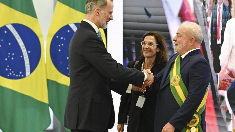 Luiz Inácio Lula da Silva, saluda al rey de España, Felipe VI tras su investidura. EFE/ André Borges