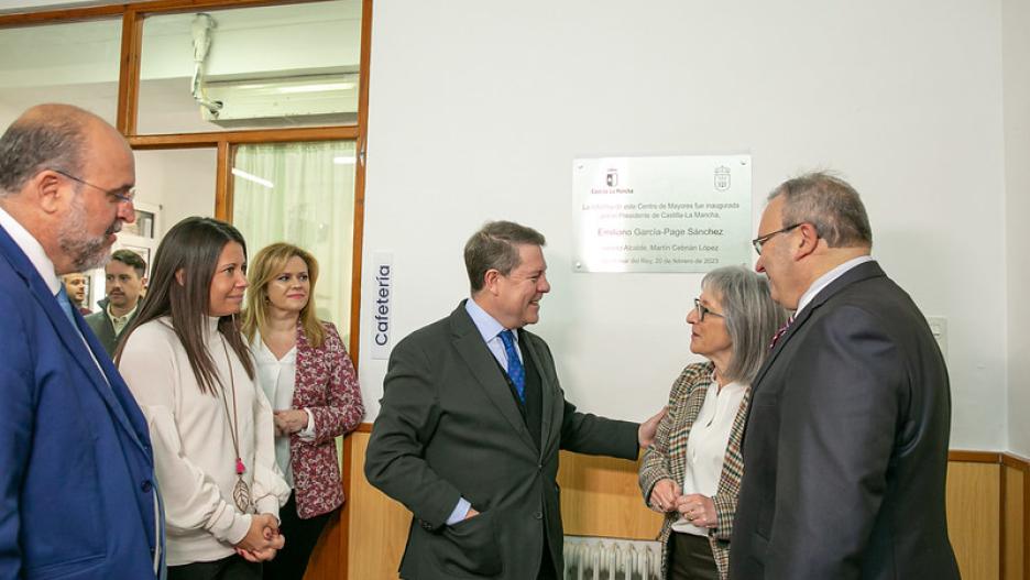 El presidente de Castilla-La Mancha ha inaugurado las obras de mejora del Centro de Mayores de Quintanar del Rey.