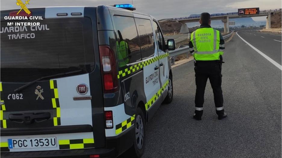 Imagen de archivo de un control de tráfico de la Guardia Civil en Alicante.
GUARDIA CIVIL
10/2/2023