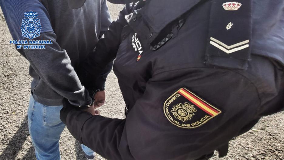 Detenidos dos menores que amenazaron con un arma blanca a otro para robarle el móvil en Guadalajara