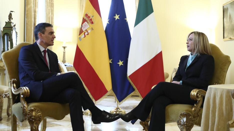 El presidente del Gobierno español, Pedro Sánchez, y la primera ministra italiana, Giorgia Meloni