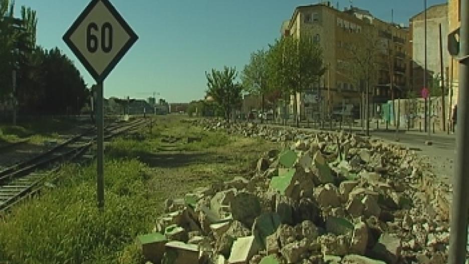 Obras de derribo del muro del antiguo tren convencional de Cuenca