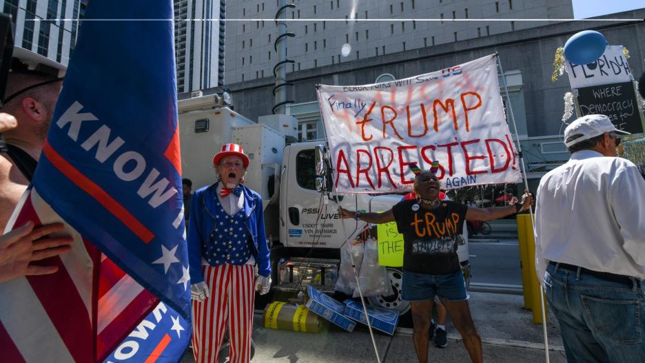 EEUU: apoyo a Donald Trump ante el juicio por llevarse documentos clasificados