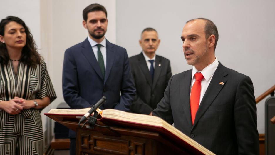 Pablo Bellido ha jurado su cargo como presidente de las Cortes de Castilla-La Mancha.