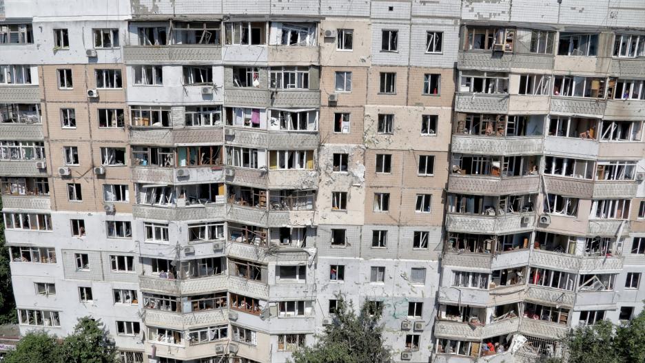 June 10, 2023, Odesa, Ukraine: A residential building shows damage caused by the overnight attack of Russian troops that involved missiles and Shahed kamikaze drones, Odesa, southern Ukraine. Three people were killed and 29 were injured, including two children and a pregnant woman.
Europa Press/Contacto/Nina Liashonok
(Foto de ARCHIVO)
10/6/2023