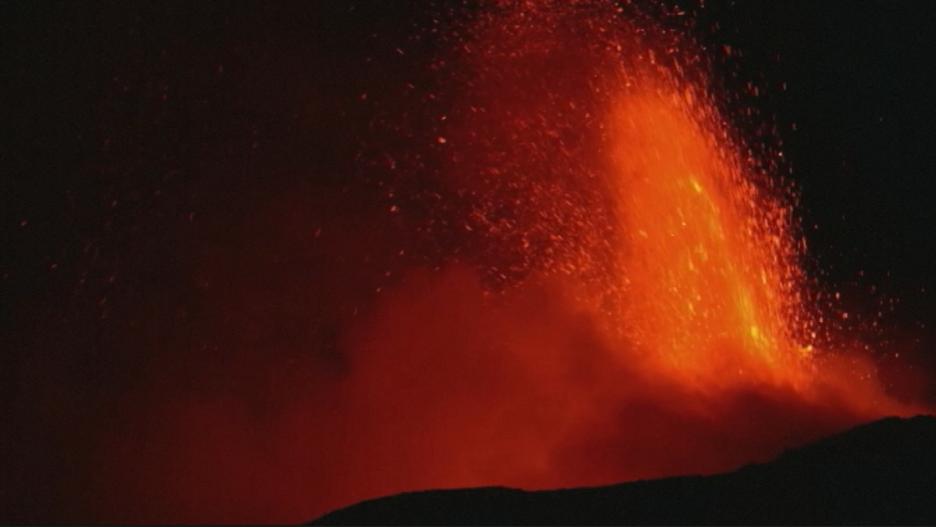 Volcán Etna en erupción, Sicilia, Italia / 14 de agosto de 2023