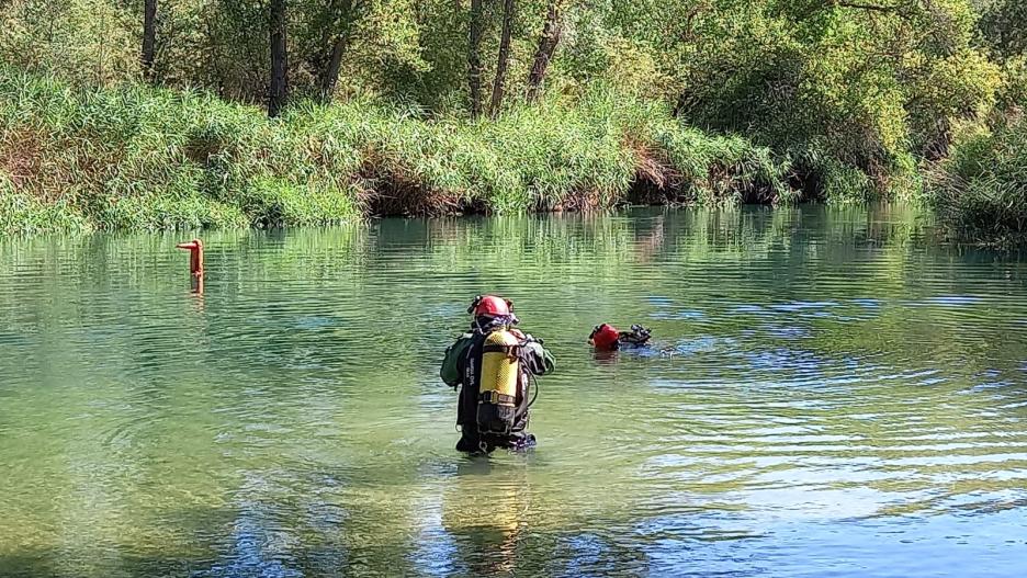 GEAS inician la inmersión para  buscar al joven desaparecido en aguas del río Tajo en Trillo