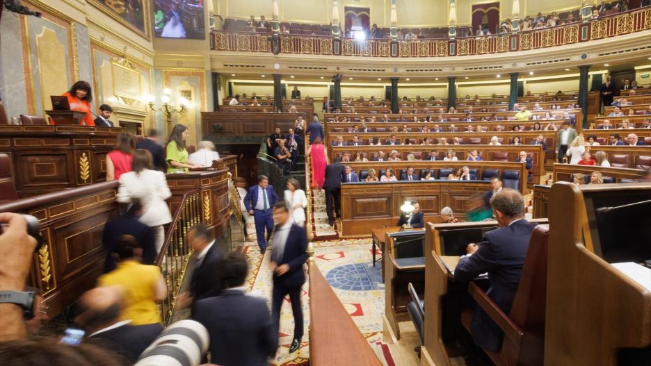 Votación durante la Sesión Constitutiva de la XV Legislatura en el Congreso de los Diputados.