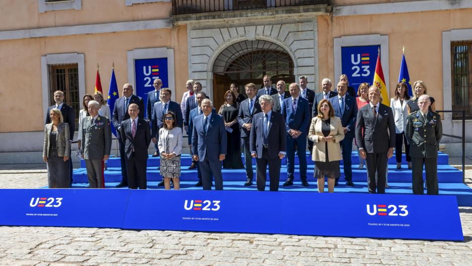 TOLEDO, 30/08/2023.- Foto de familia de la reunión informal ministerial de Defensa y Asuntos Exteriores de la UE celebrada este miércoles en Toledo. EFE/Ángeles Visdómine