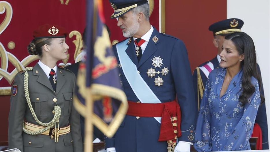 Los Reyes presidente el desfile con motivo del 12 de octubre, acompañados de la princesa Leonor.