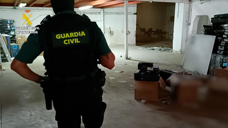 La Guardia Civil ha detenido a seis personas.
