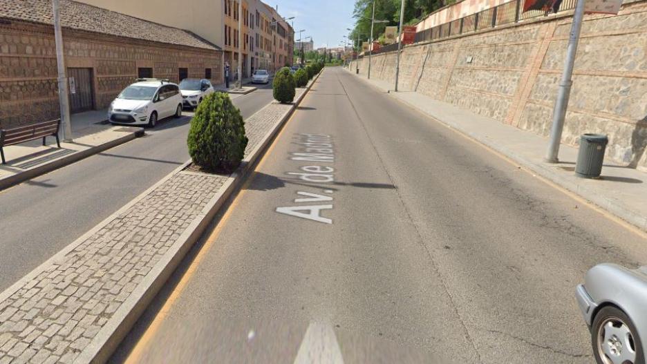 El carril de la Avenida de Madrid, en sentido a la glorieta Salto del Caballo, permanecerá cortada durante varios meses.
