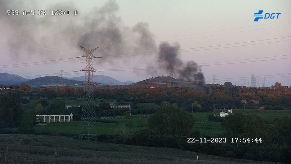 Camión incendiado en la A-5 en el término municipal de Talavera de la Reina