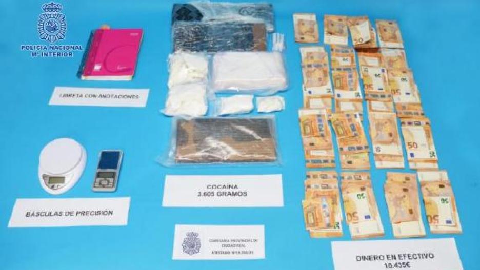 ” la Policía Nacional ha decomisado un total de 5.000 gramos de cocaína, 16.700 euros en efectivo y cinco vehículos caleteados
