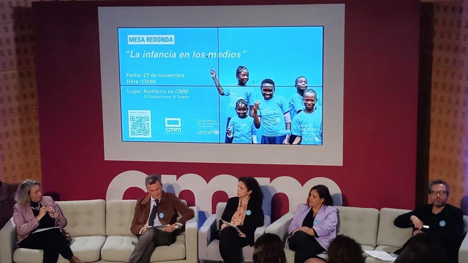Momento de la mesa redonda "La Infancia en los Medios" organizada por UNICEF en colaboración con CMM.