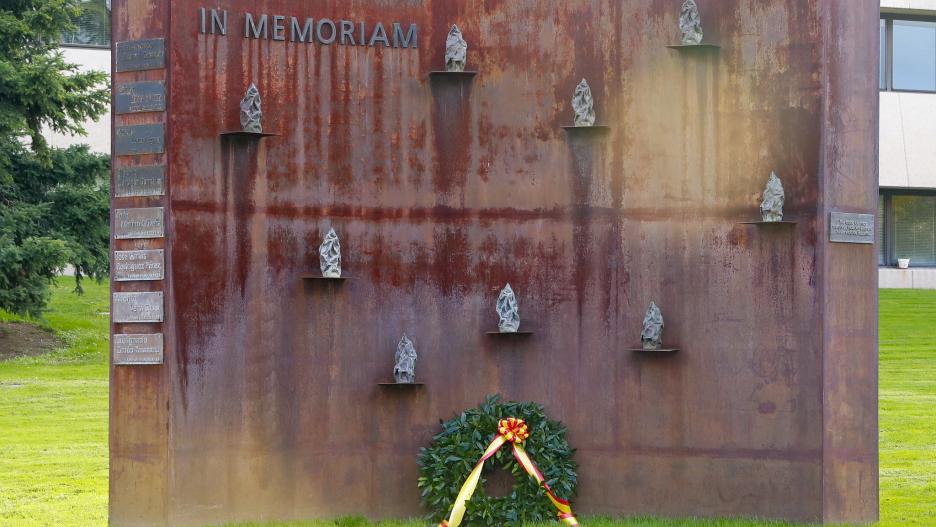 Monumento en recuerdo a los agentes caídos en acto de servicio, entre ellos, los ocho asesinados en Irak en 2003