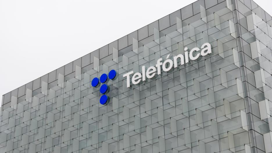 Vista de la sede de Telefónica, a 28 de noviembre de 2023, en Madrid (España). Telefónica ha trasladado a los sindicatos mayoritarios (UGT, CCOO y Sumados-Fetico) la propuesta de aplicar un Expediente de Regulación de Empleo (ERE) para reducir su plantilla en España. Esto afectaría a unos 2.500 empleados de la empresa.
28 NOVIEMBRE 2023;MADRID;TELEFÓNICA;SINDICATOS;ERE
Eduardo Parra / Europa Press
28/11/2023
