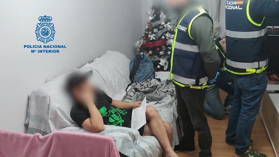 Detenido un hombre que fotografiaba desnuda a la hija menor de su pareja mientras dormía
POLICÍA NACIONAL
04/1/2024