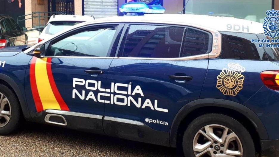 Tres detenidos como presuntos autores de robos con violencia a comercios en Albacete.