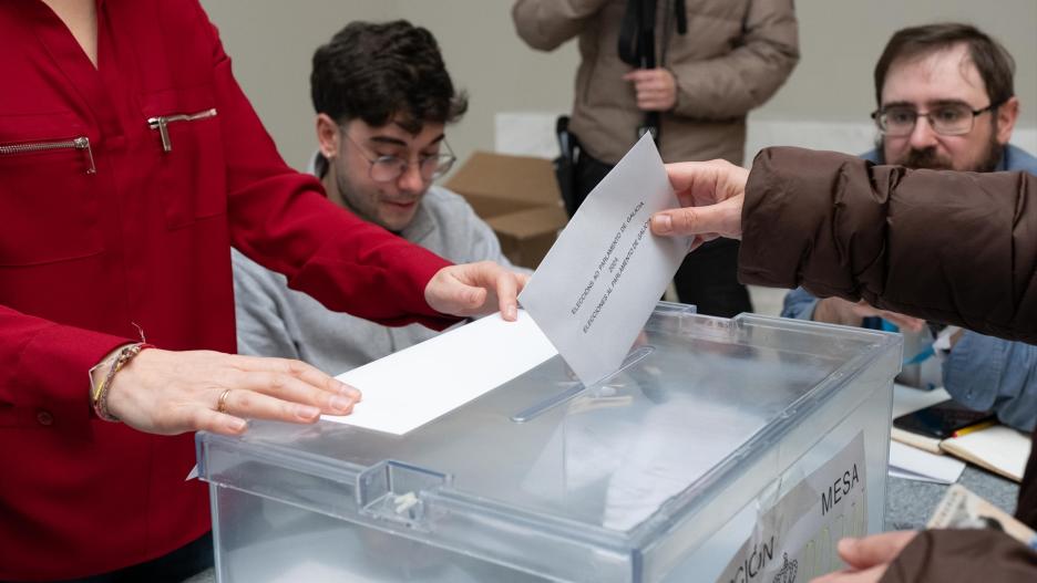 Desciende la participación en las primeras horas de las elecciones de Galicia con respecto a los últimos comicios.
