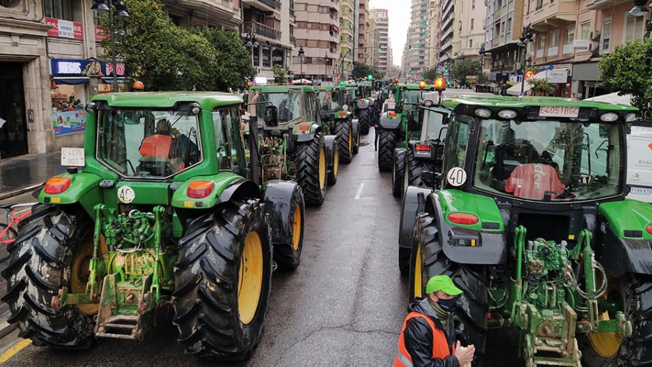 Las manifestaciones de los agricultores se trasladan este jueves al Puerto de Valencia.