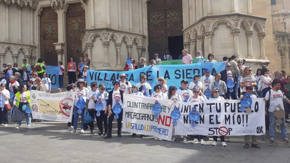 'Pueblos Vivos' Cuenca convoca una cadena humana para protestar contra las macrogranjas en la provincia.