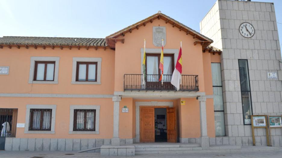 Ayuntamiento de Las Ventas con Peña Aguilera.
