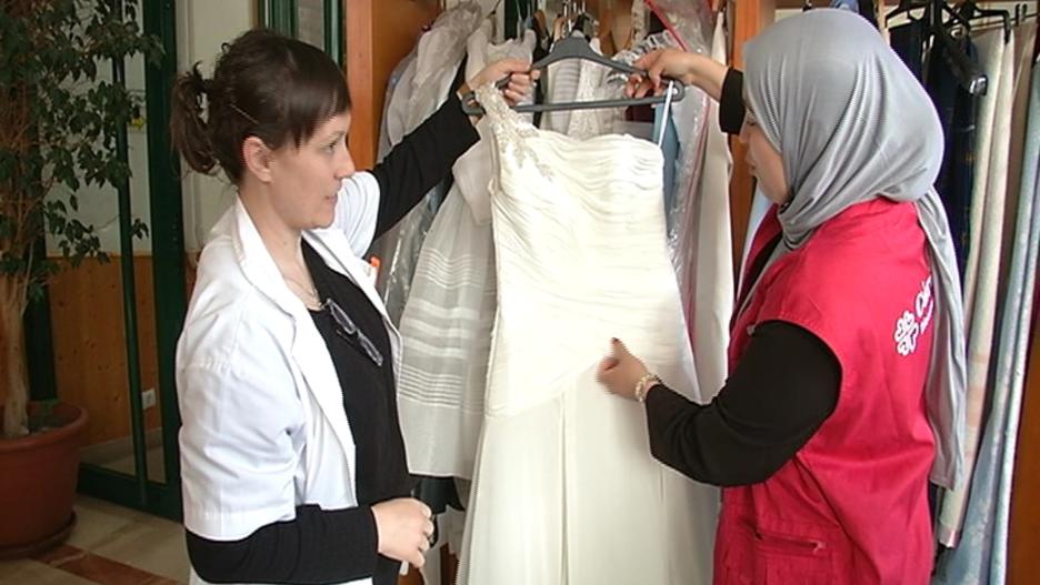 En este taller se recupera todo tipo de ropa, incluidos los vestidos de novia