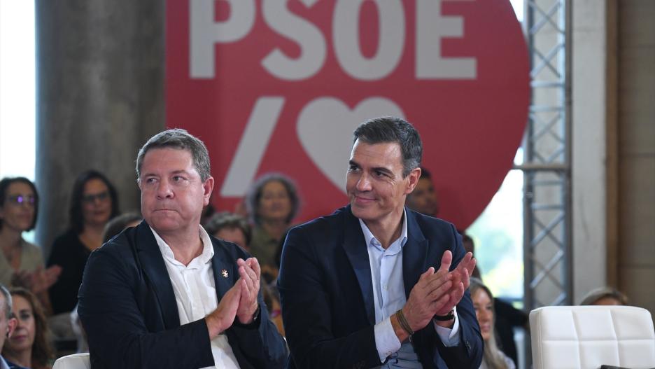 El presidente de Castilla-La Mancha y secretario general del PSCM-PSOE, Emiliano García-Page junto a Pedro Sánchez en una foto de archivo.