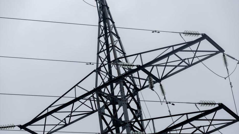 Vista de una torre de alta tensión, a 22 de noviembre de 2022, en Madrid (España). El precio promedio de la luz para los clientes de tarifa regulada vinculados al mercado mayorista ha caído un 6% con respecto a ayer lunes, 21 de noviembre, hasta los 65,35 euros por megavatio hora (MWh), el segundo precio más bajo en lo que va de año, tras el del pasado sábado (55,98 euros/MWh).
22 NOVIEMBRE 2022;MADRID;TORRES ALTA TENSIÓN;PRECIO LUZ;ELECTRECIDAD
Eduardo Parra / Europa Press
(Foto de ARCHIVO)
22/11/2022