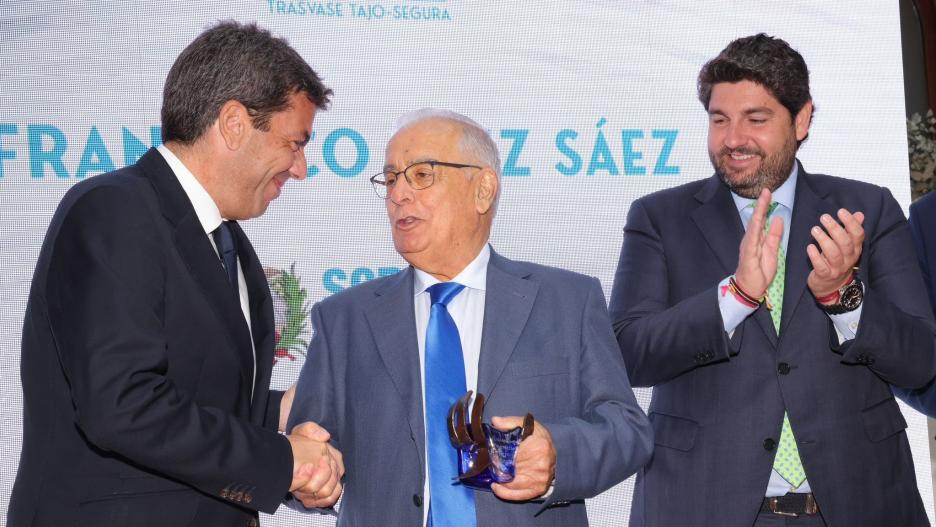 El presidente de la Generalitat, Carlos Mazón, junto al presidente de  Murcia, Fernando López Miras, en el acto de celebración del 45 aniversario del trasvase Tajo-Segura