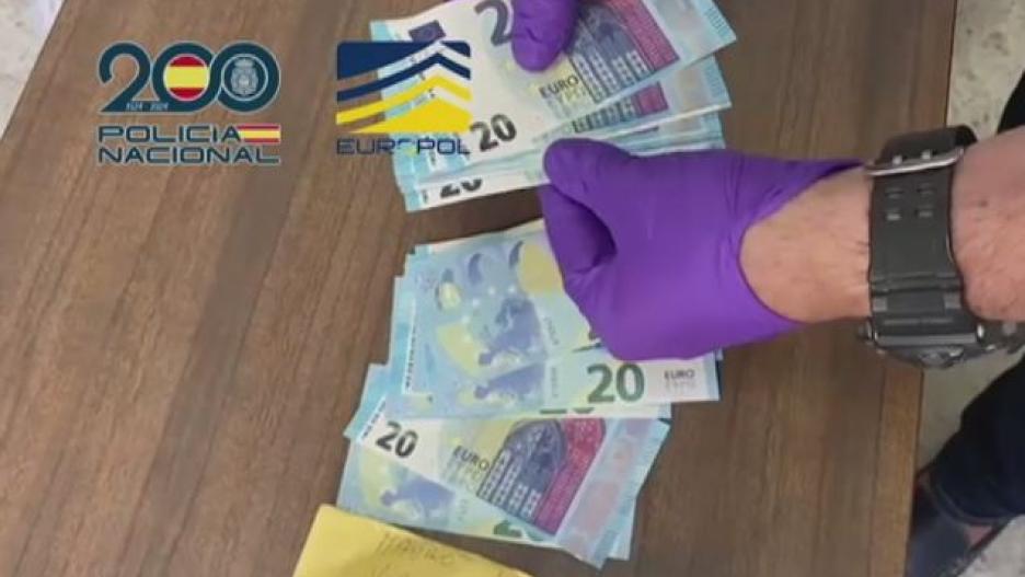 Billetes falsos incautados por la Policía.