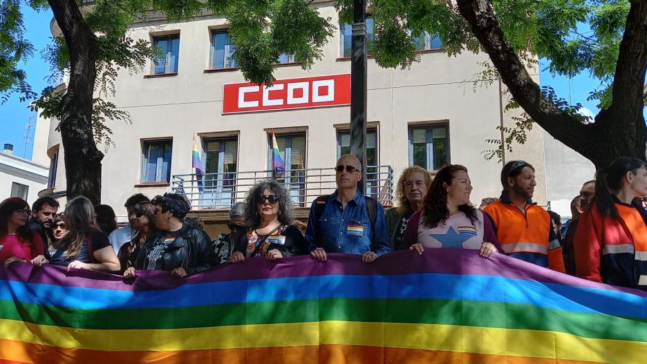 La bandera quemada en la sede de CCOO de Guadalajara ha sido reemplazada