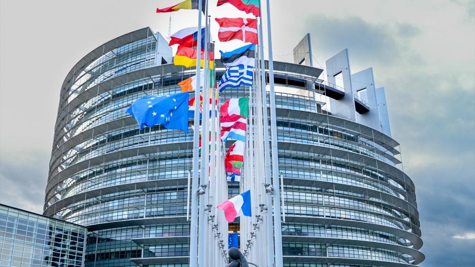 Banderas frente a la sede del Parlamento Europeo en Estrasburgo
PARLAMENTO EUROPEO/ MICHEL CHRISTEN
(Foto de ARCHIVO)
05/1/2024