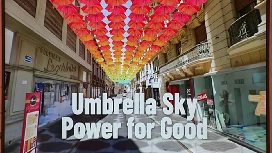 Imagen del vídeo promocional de la iniciativa 'Umbrella Sky' de la empresa RES como a la Asociación Española Contra el Cáncer