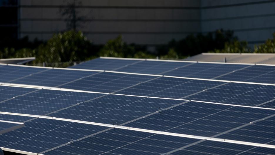 Colectivos ecologistas de Guadalajara, Toledo y Madrid piden frenar la "avalancha" de placas solares.