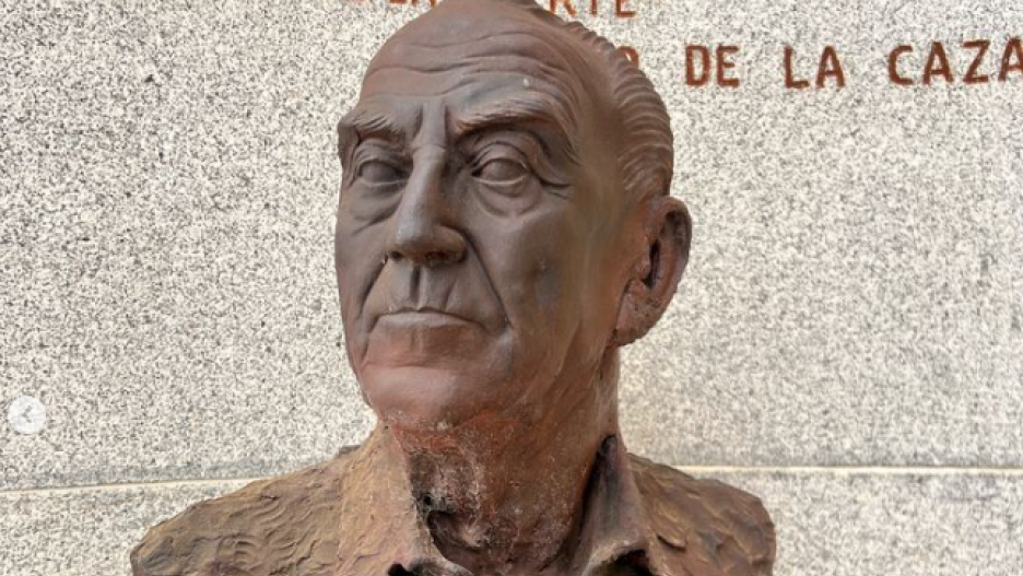 Busto del herrero y taxidermista Juan Garoz robado en el cementerio de Los Yébenes.