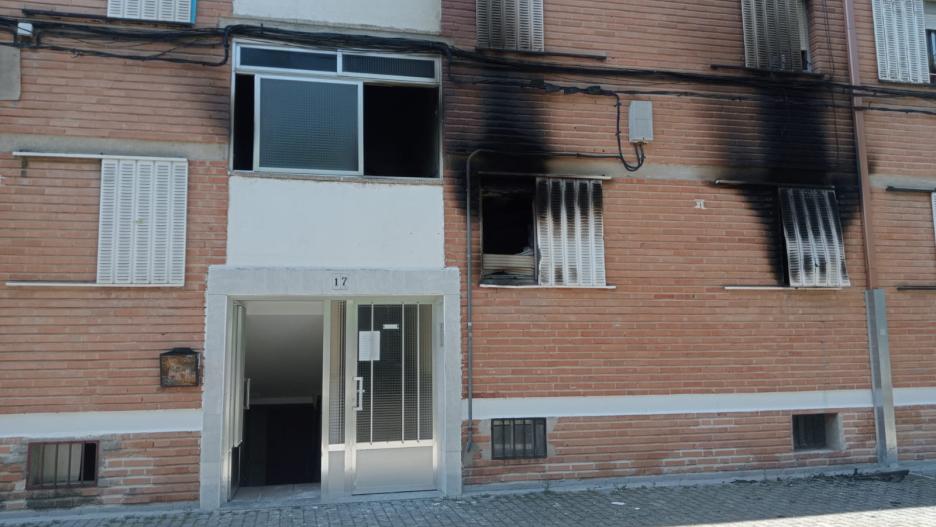 Fachada del edificio afectado por el incendio en Azuqueca de Henares (Guadalajara)