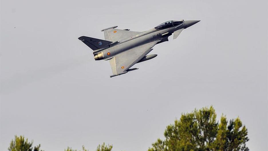 Un caza Eurofighter despega de la base aérea de Los LLanos en Albacete, este miércoles, para participar en el denominado 'Pacific skies' en el que un total de 44 aviones de España, Francia y Alemania darán la vuelta al mundo